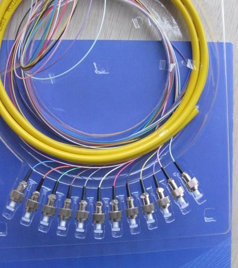 尾纖廠家直銷12芯sc/upc/apc電信光纖線單模多模束狀配線光纜1.5m