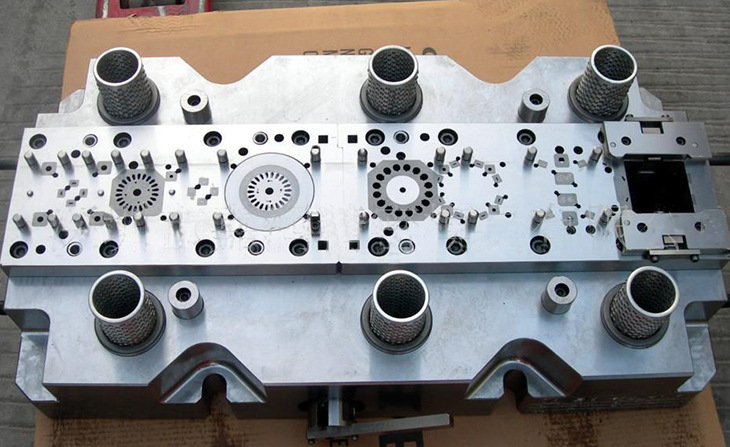 电机铁芯冲压模/马达冲片级进模精密五金高速冲模具连续叠装加工