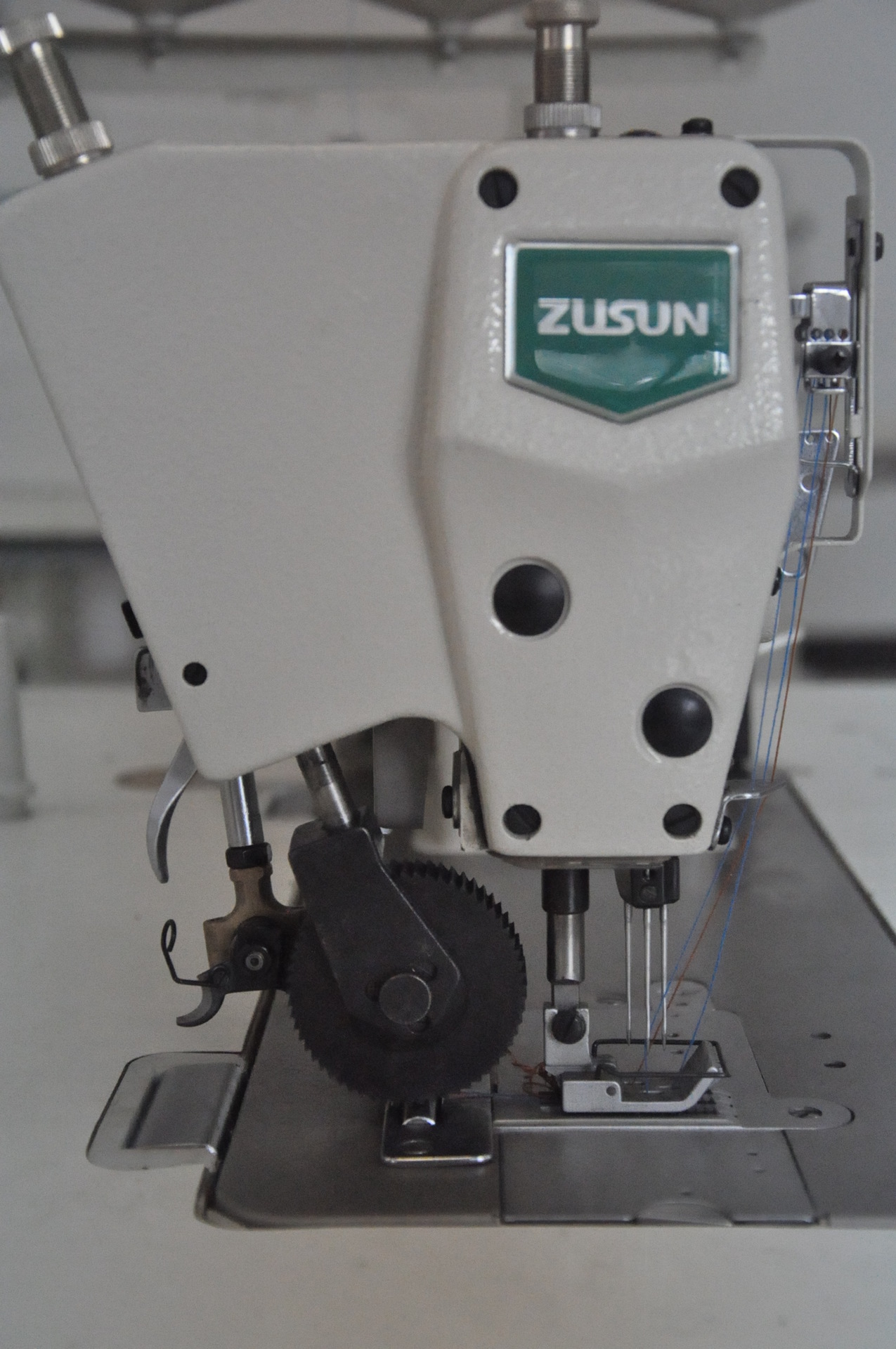 cm-3883 高速链式缝纫机(拖轮型)