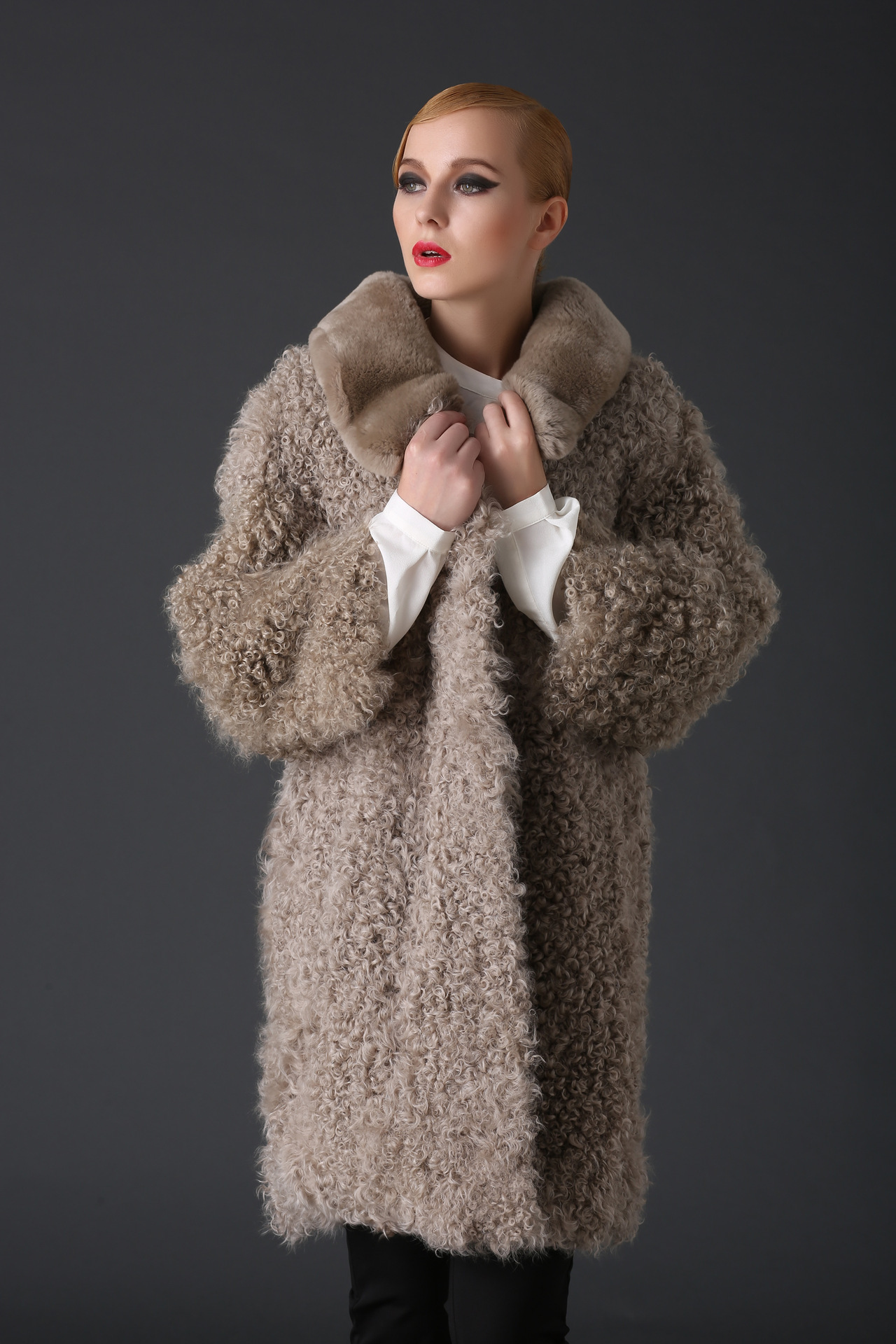 2014冬 欧美大牌中长款七分袖羊羔毛拼獭兔毛领皮草外套 皮草大衣