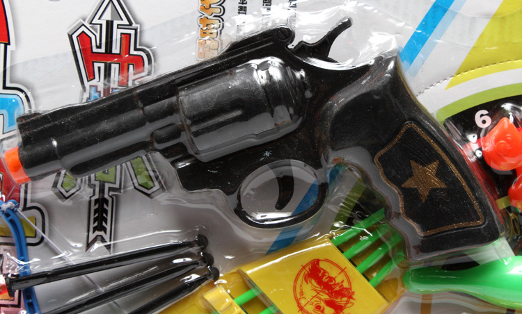 9元店地摊热卖创新型塑料小童玩具带斧头吸盘枪