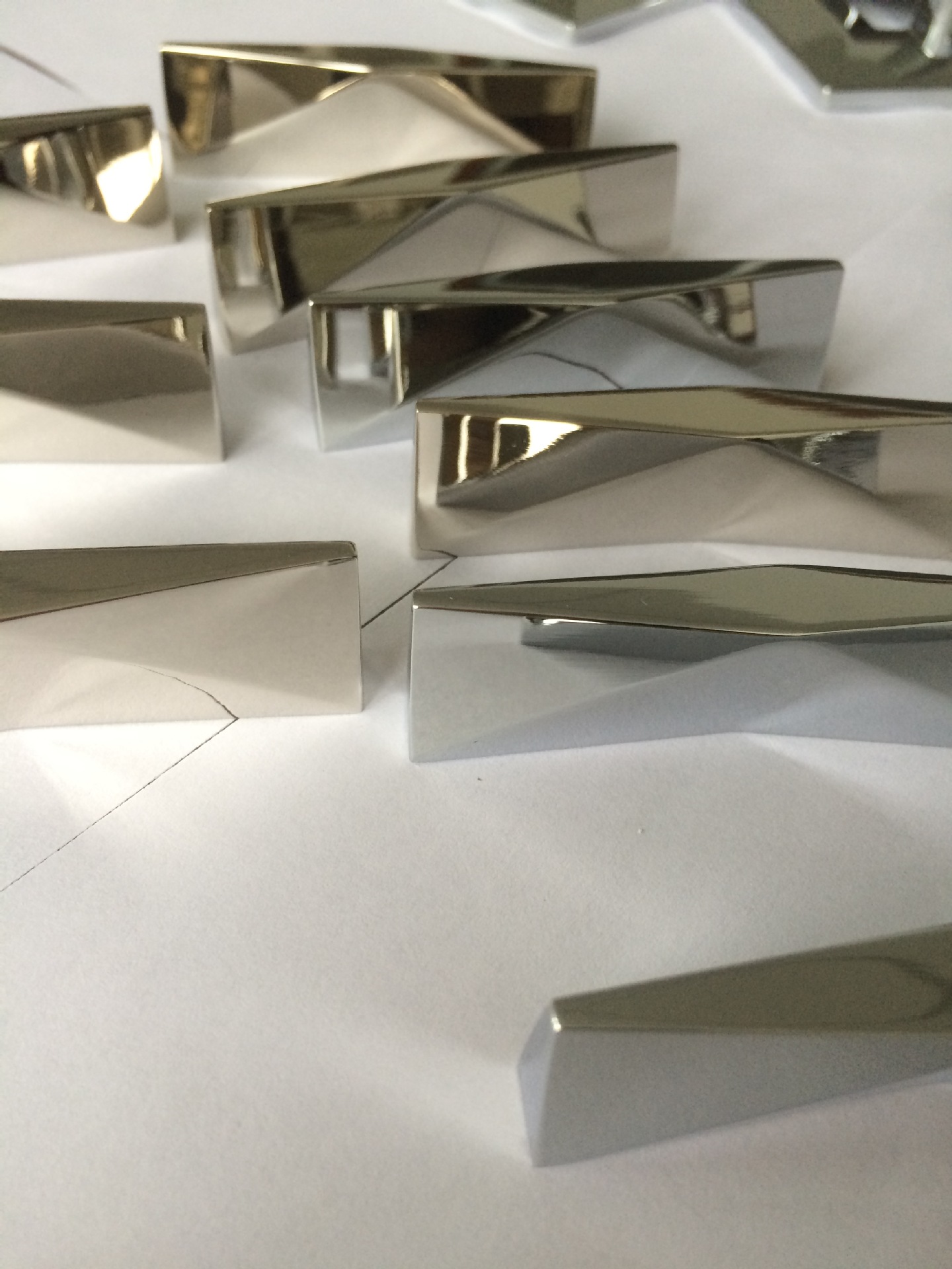 五金家具配件电镀铬色 铝合金家具电镀高亮光无麻点铬色五金电镀