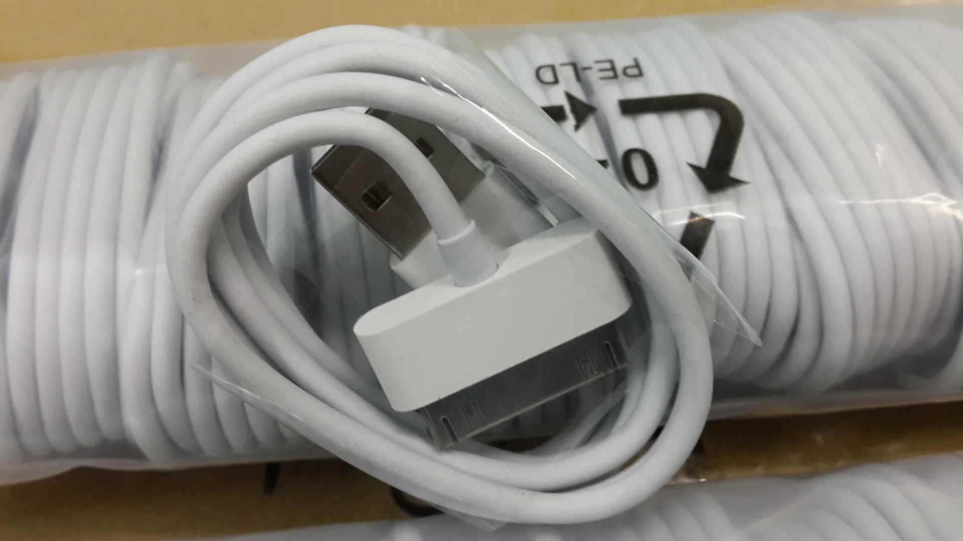 4s数据线 苹果4充电数据传输线 iphone4苹果4s数据线 数据线批发