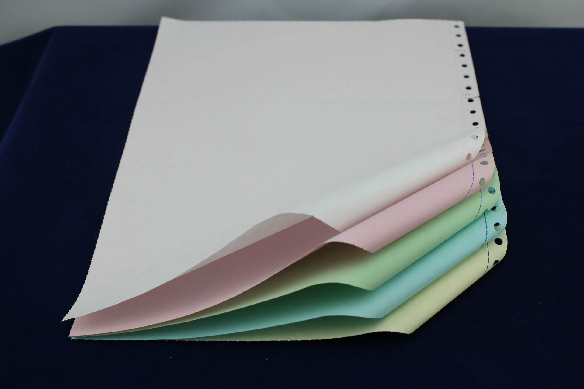 纸张特点:全木浆纸,纸质平滑,多层发色清晰,打印流畅;品质稳定,价格