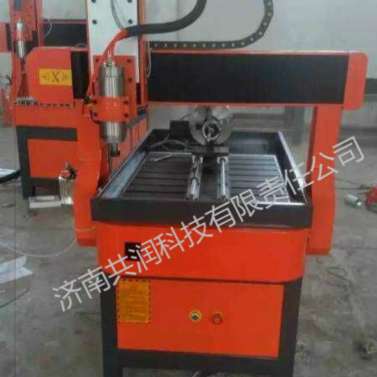 6090雕刻机 胸牌雕刻机 橄榄核 小型CNC数控雕刻机木雕