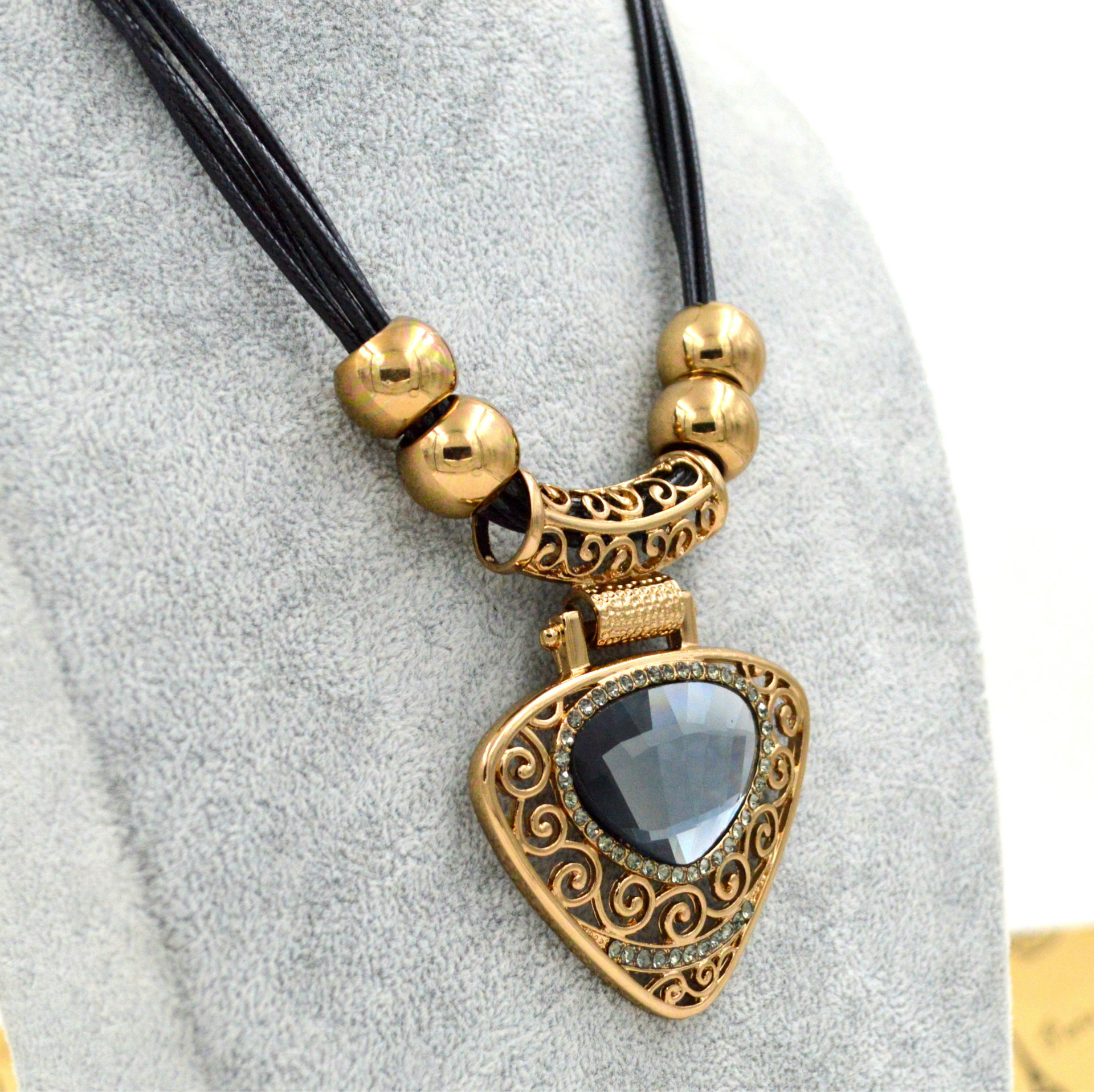 五层皮链三角坠短款毛衣链 韩国饰品可爱新款项链短款女毛衣链