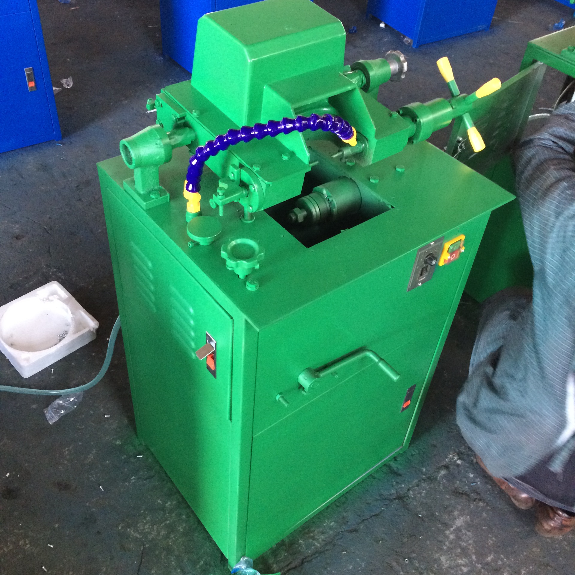 此机可加工各类尺寸,各类形状木珠,玛瑙,玉石