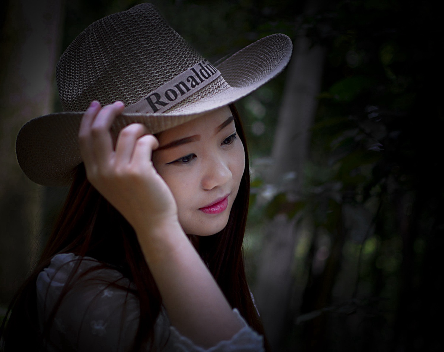 女友野外拍写真小搏全程相随