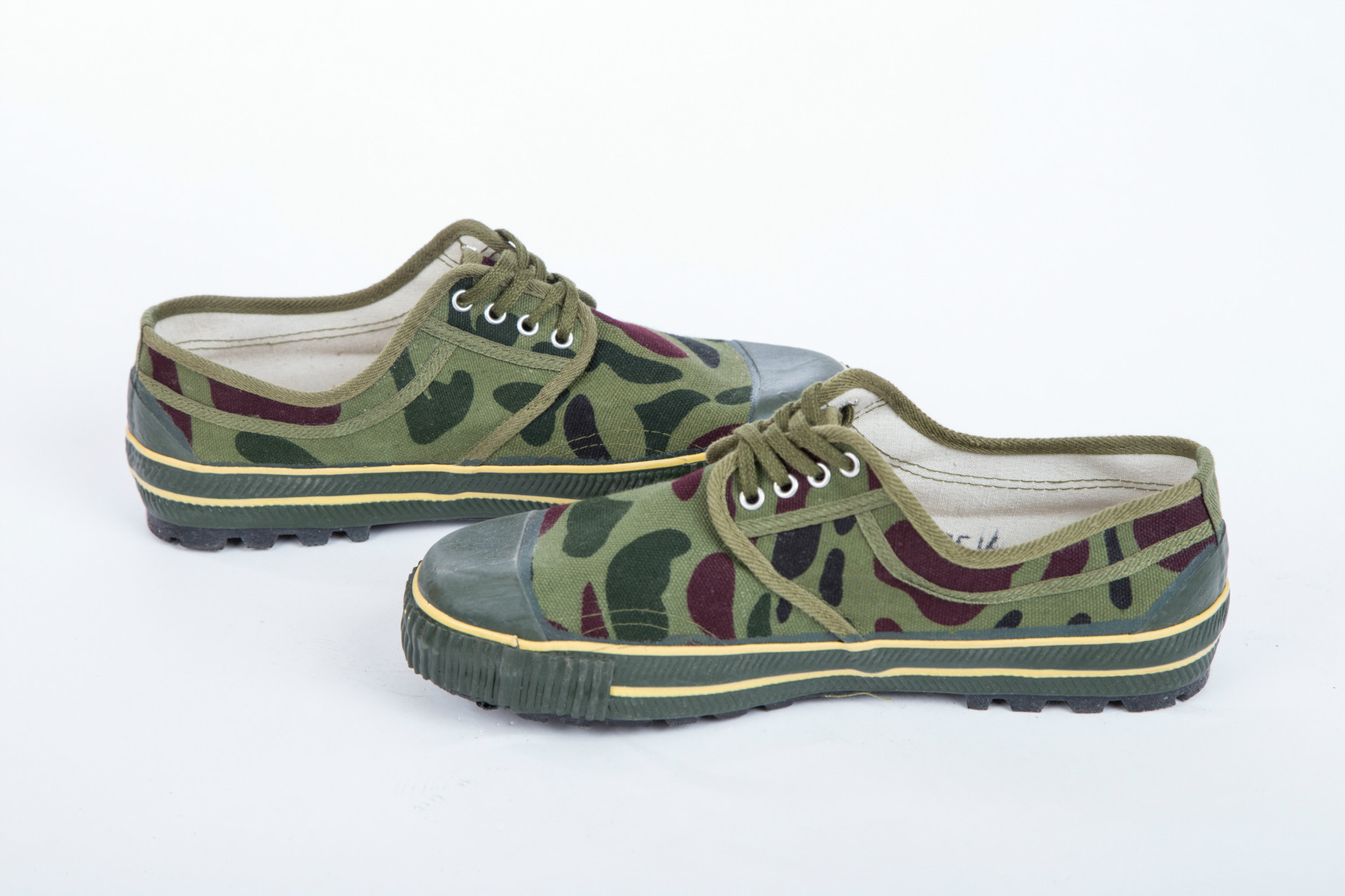 军训用解放军绿球鞋 农民工人军训用民用胶鞋