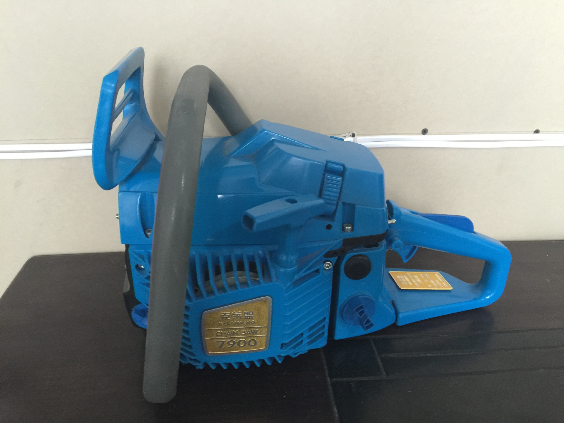 产品名称:克莱盟高配油锯 生产厂家:永康华傲动力机械有限公司 产品