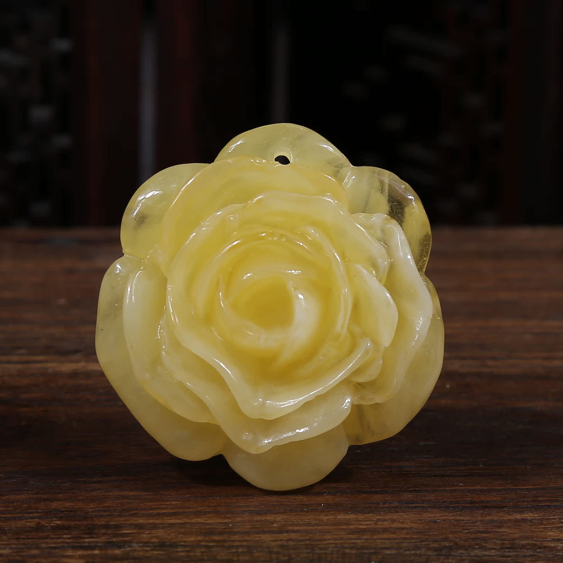 金珀斯 天然仿蜜蜡大号玫瑰花吊坠 仿琥珀雕刻玫瑰吊坠 厂家直销