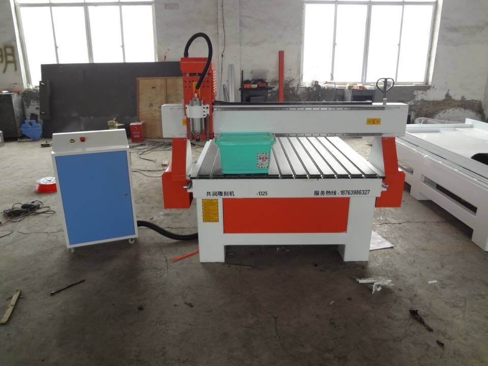 1325木工方轨数控雕刻机 木工浮雕雕刻机多头镂空