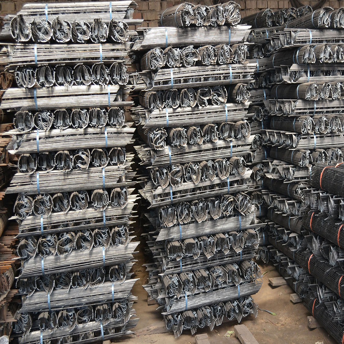 厂家直供楼梯护角 建筑用楼梯踏步护角 建筑用铁马凳