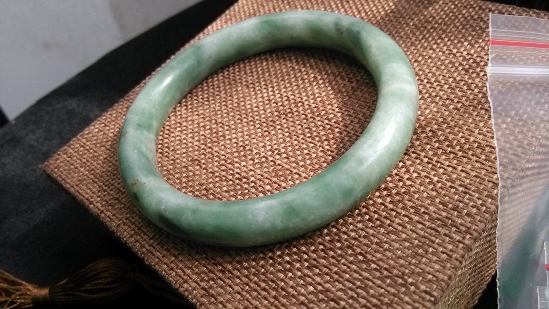 天然翡翠玉镯a货飘花手镯翠玉手镯 贵州翠圆条复古手镯玉石批发