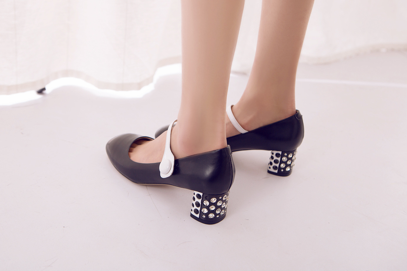 欧洲站 高雅时尚精品女鞋 2015春季新款圆头粗跟水钻真皮单鞋批发