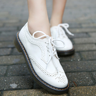 新品快订2015女鞋明星李宇春同款 马丁低帮复古时尚漆皮单鞋千茂