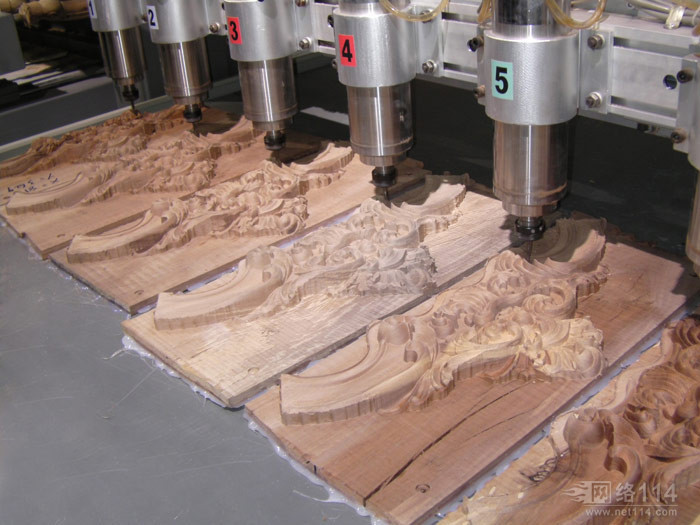 雕刻机数控电动木工广告机齿条方轨1325木门木工机械数控机床