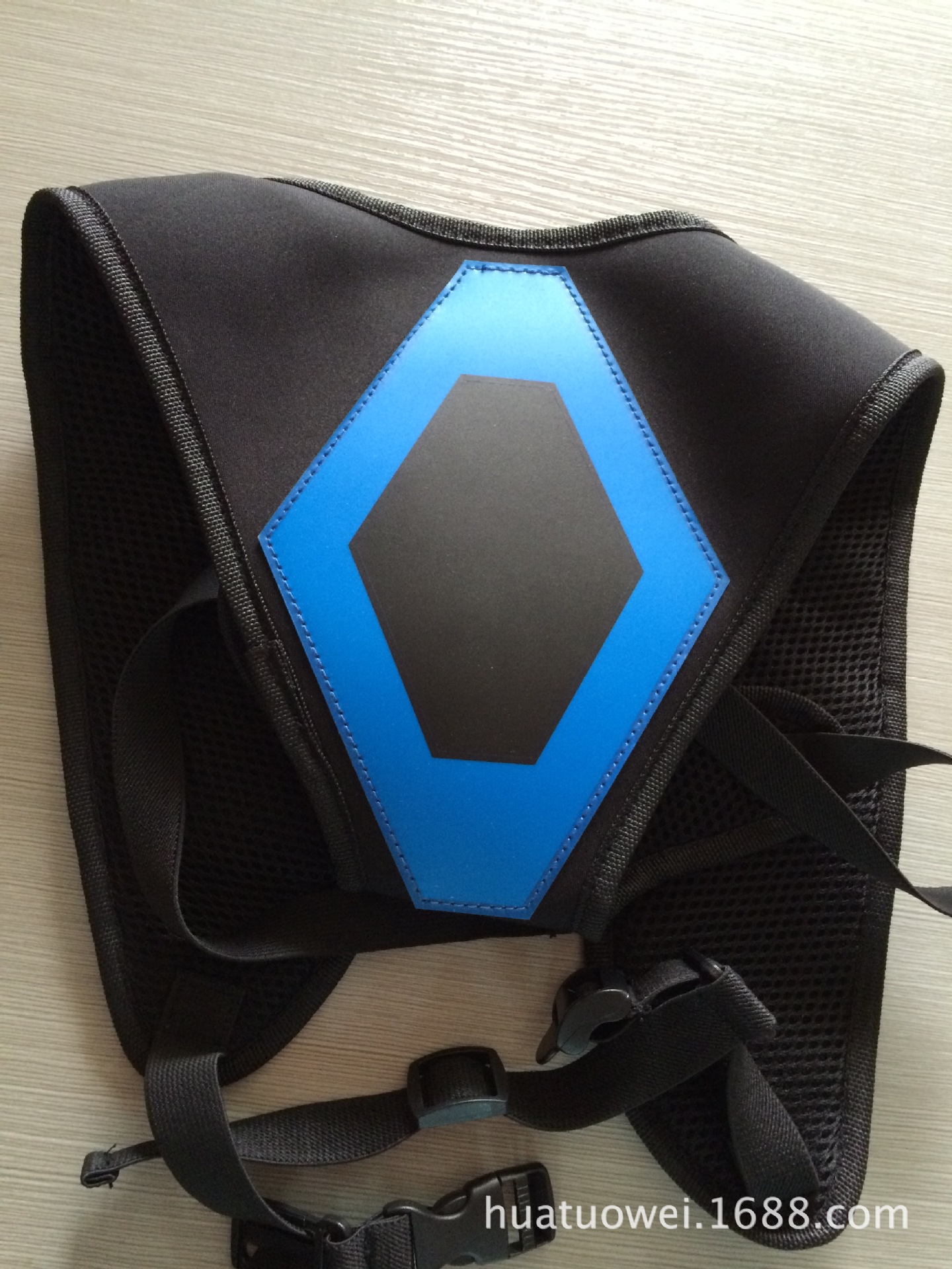 用于跑步,骑行等户外运动的发光背夹