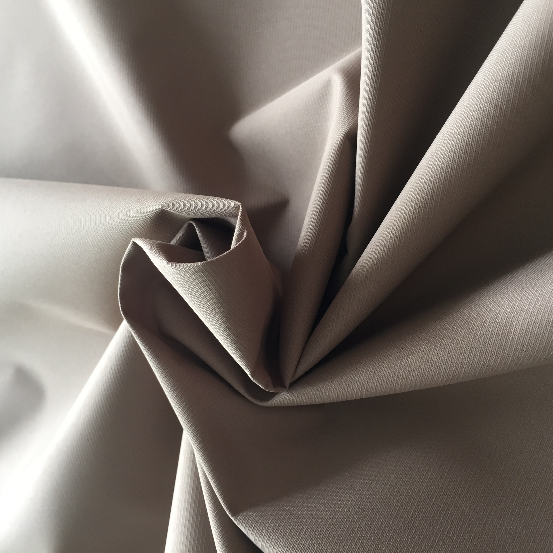 厂家直销 240t春亚纺 环保染色 pvc 高级雨衣面料