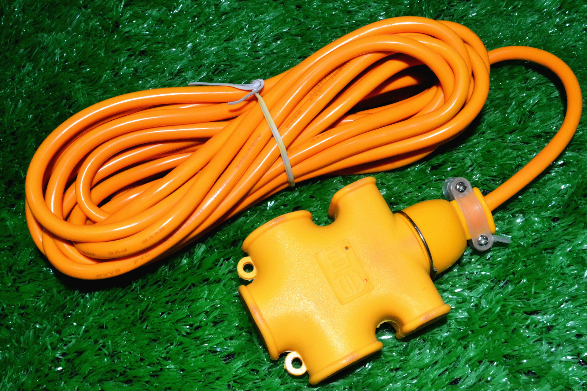 新国标人字形带线防摔防爆地拖插座,工程用插排