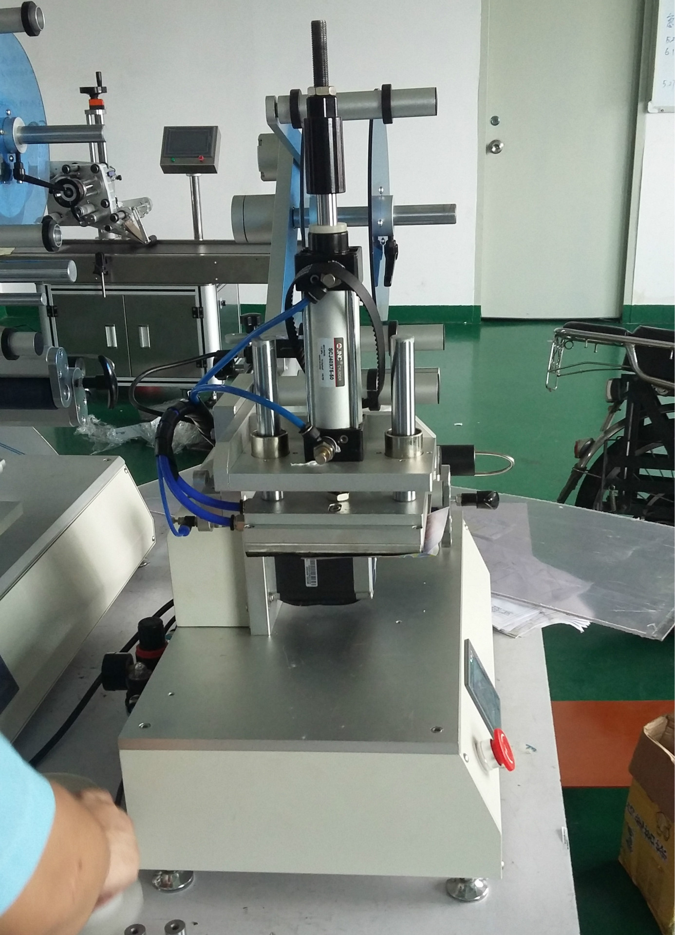 半自动平面贴标机