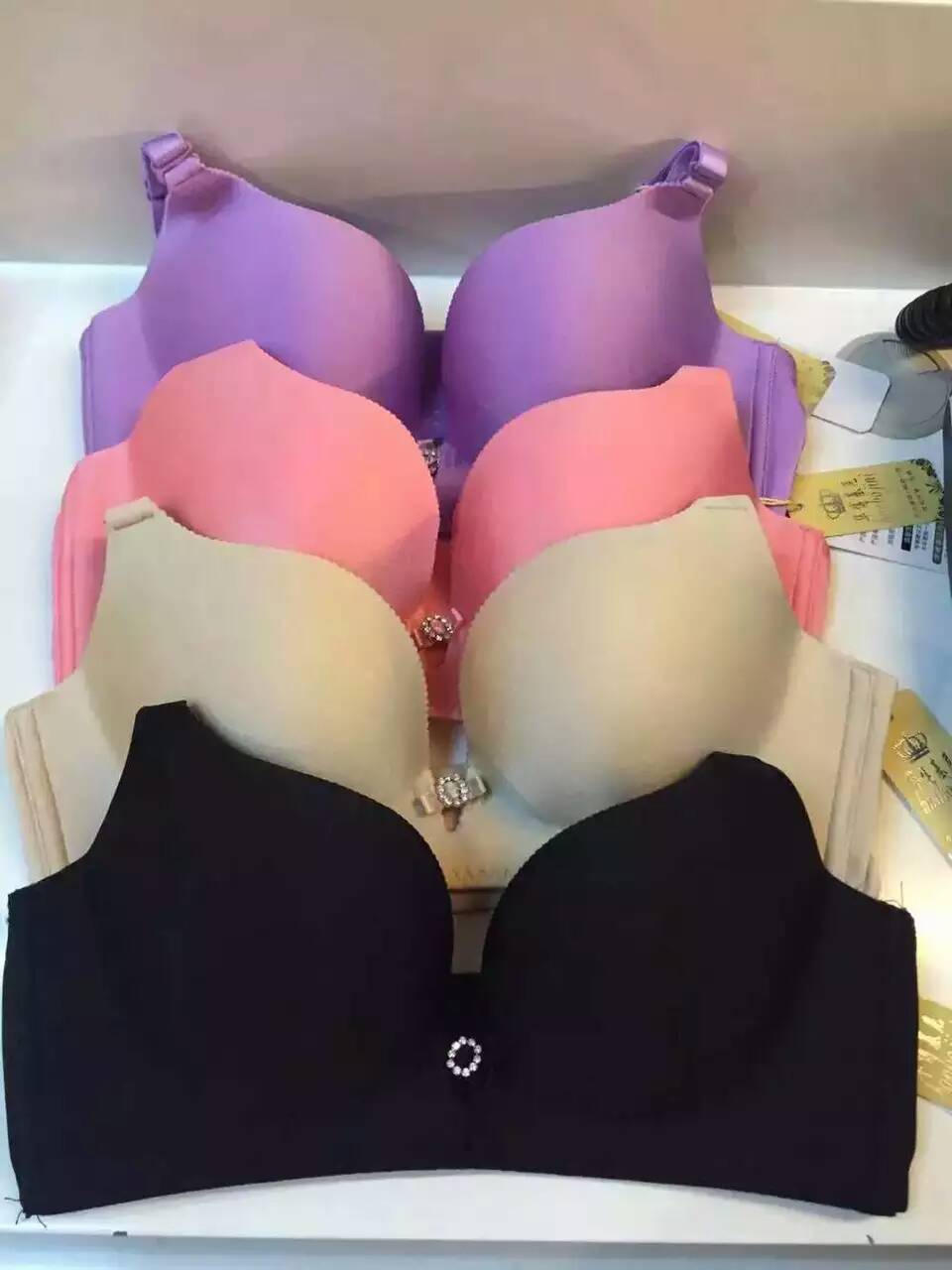 微商内衣第一品牌---华博基尼nb,聚拢神器