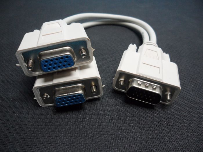 vga一分二线(hd15m/2*hd15f) 功能;一台主机连接两台显示器.