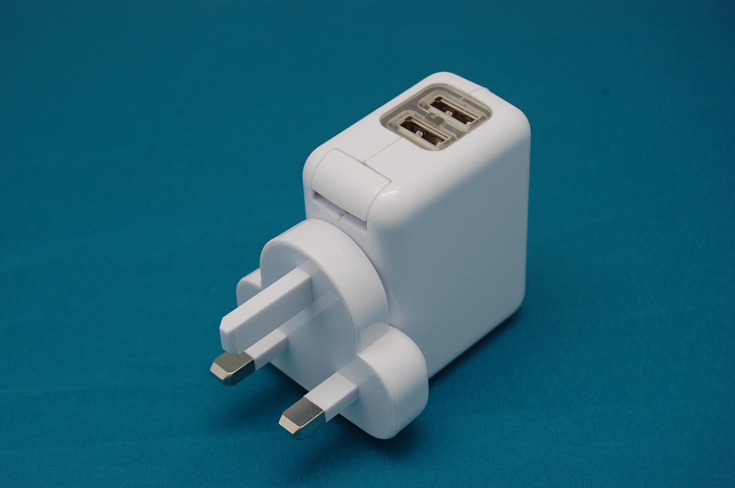 产品中心 手机充电器 > 批发互换式英规2usb旅充/英规2usb墙充/英规2