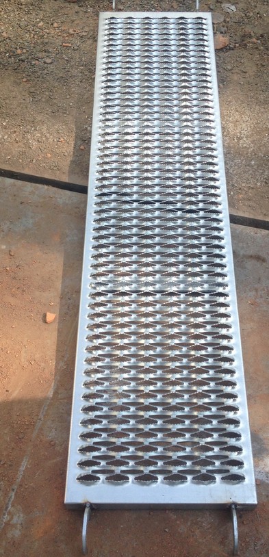 【厂家直销】移动脚手架一体冲压踏板 船舶专用防滑踏板